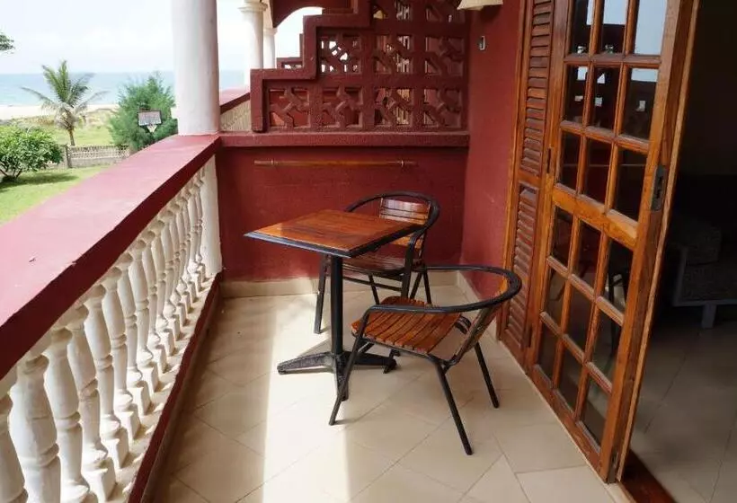 Lemon Creek Hotel Resort