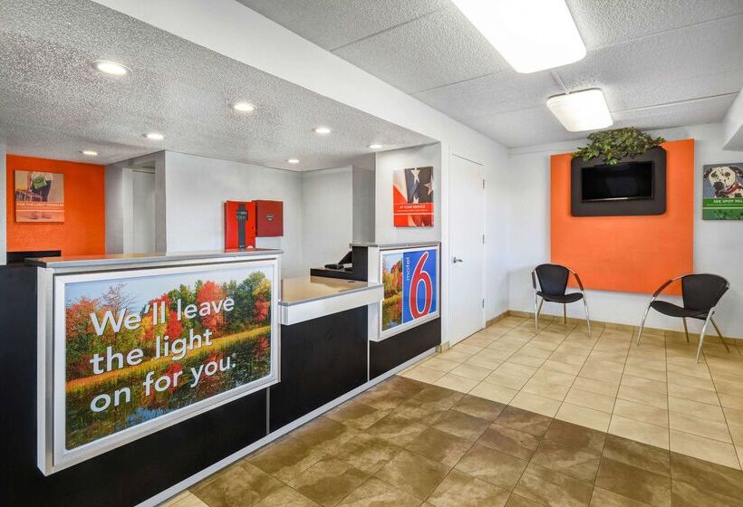 Motel 6memphis, Tn  Downtown