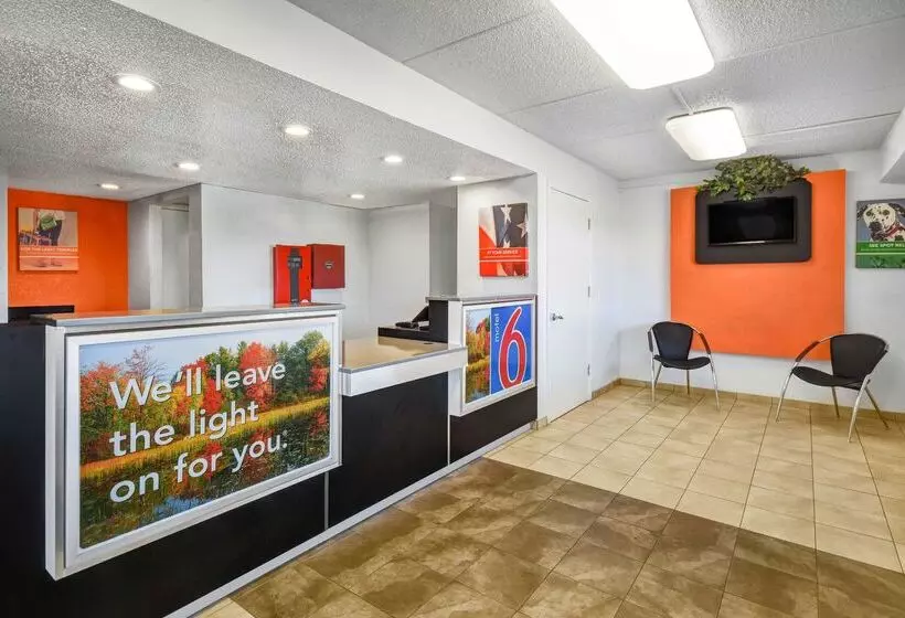 Motel 6memphis, Tn  Downtown