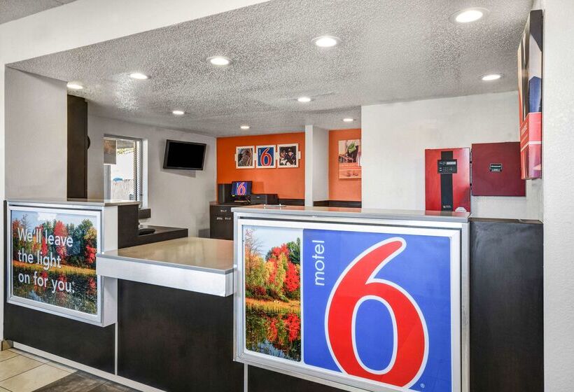 Motel 6memphis, Tn  Downtown