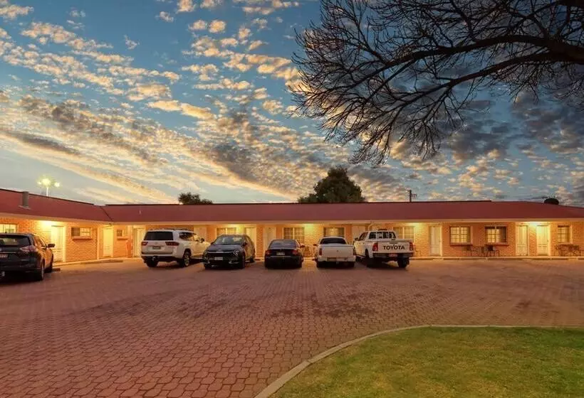 مُتل Charles Rasp Motor Inn & Cottages