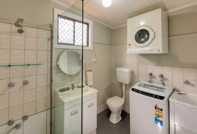 مُتل Charles Rasp Motor Inn & Cottages