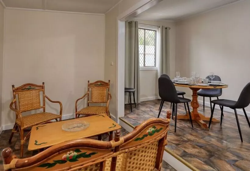 مُتل Charles Rasp Motor Inn & Cottages