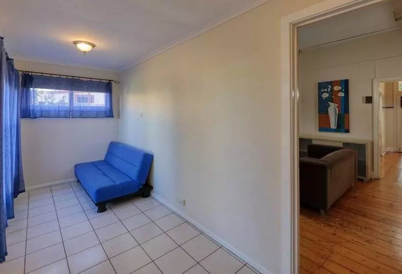 مُتل Charles Rasp Motor Inn & Cottages