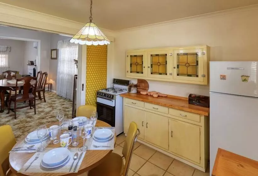 مُتل Charles Rasp Motor Inn & Cottages