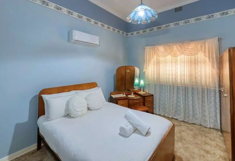 مُتل Charles Rasp Motor Inn & Cottages