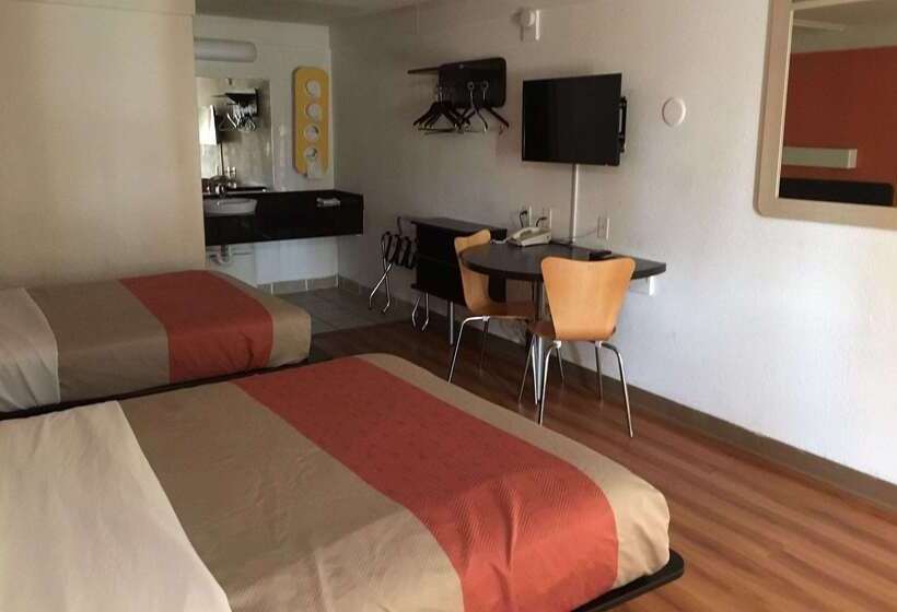 モーテル Travelodge By Wyndham Benton Harbor Mi