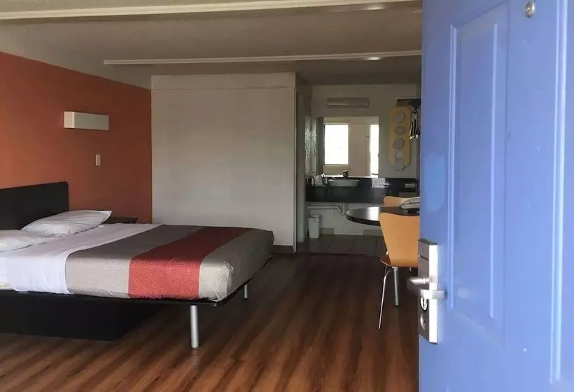 Мотель Travelodge By Wyndham Benton Harbor Mi