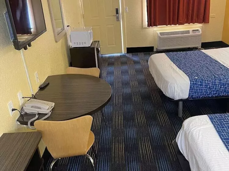 Мотель Travelodge By Wyndham Benton Harbor Mi