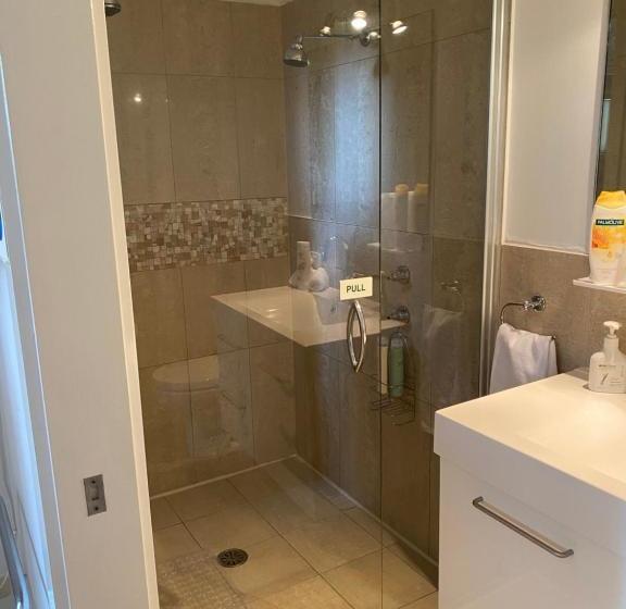 פנסיון Anchors B&b