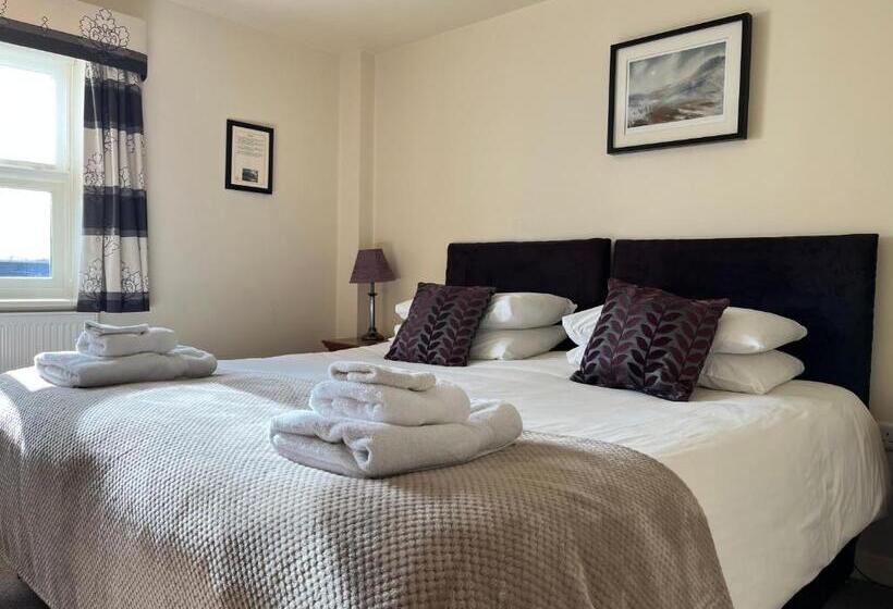 Пансион Wold Escapes, Highfield Farm