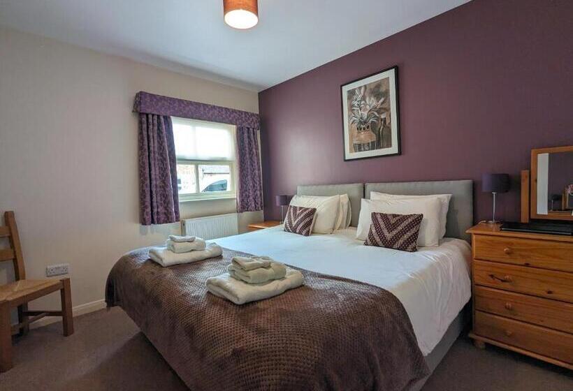 Пансион Wold Escapes, Highfield Farm