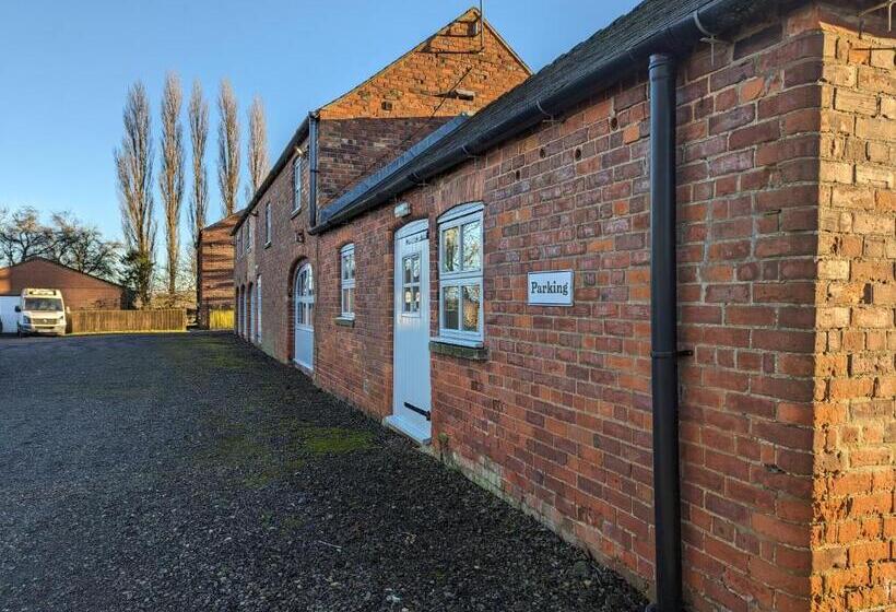 Пансион Wold Escapes, Highfield Farm