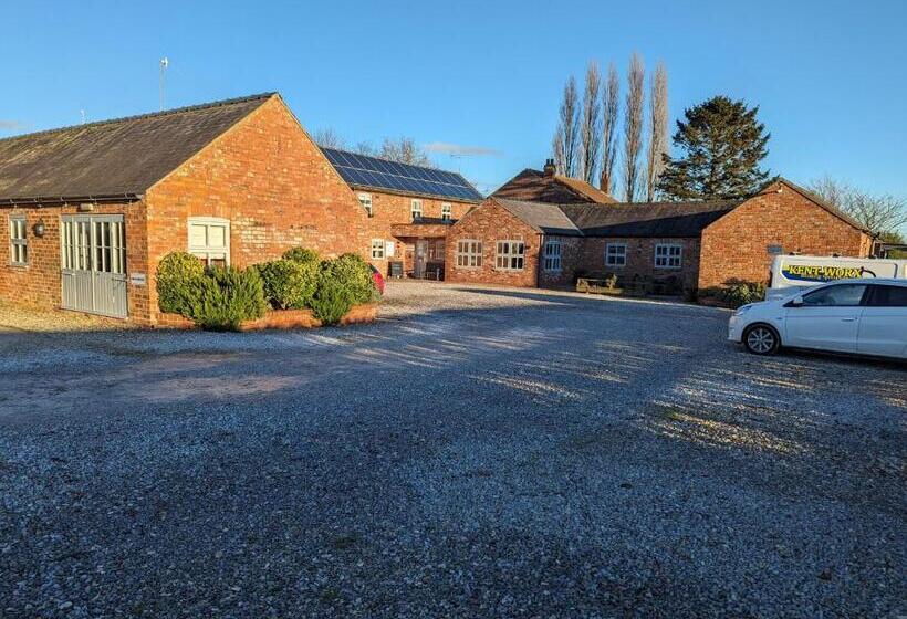 Пансион Wold Escapes, Highfield Farm