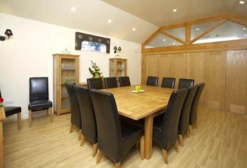 Пансион Wold Escapes, Highfield Farm