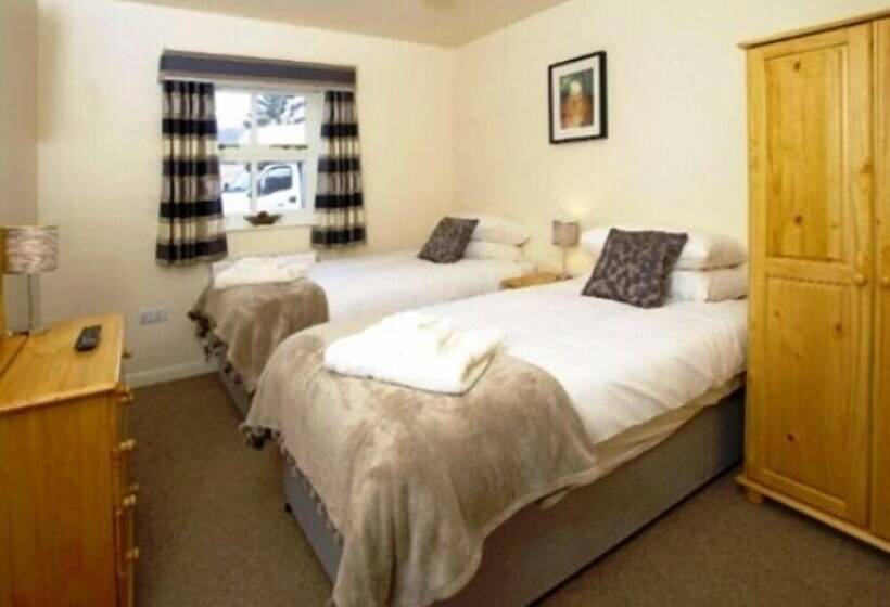 Пансион Wold Escapes, Highfield Farm