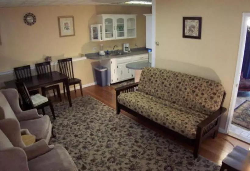 The Avon Manor Inn Bed And Breakfast & Cottages