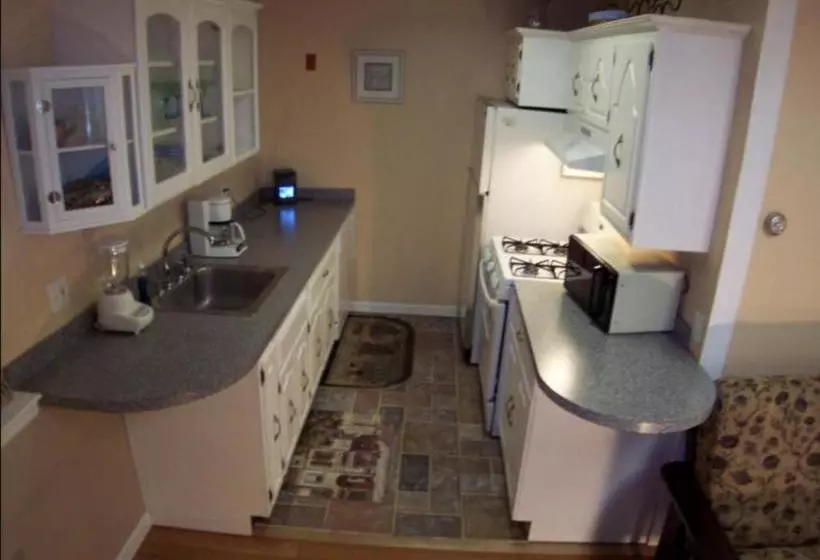 The Avon Manor Inn Bed And Breakfast & Cottages