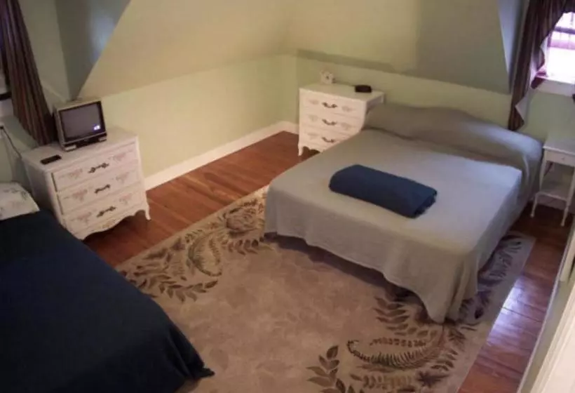 The Avon Manor Inn Bed And Breakfast & Cottages