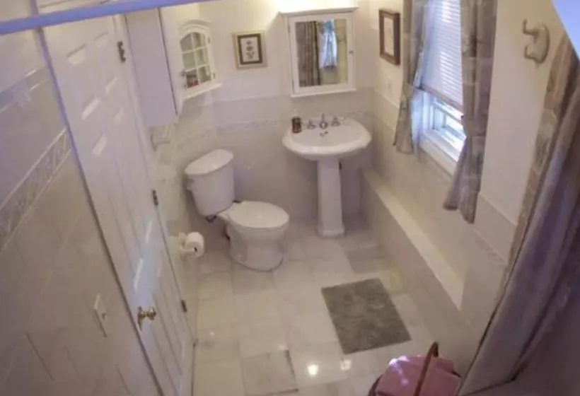 The Avon Manor Inn Bed And Breakfast & Cottages