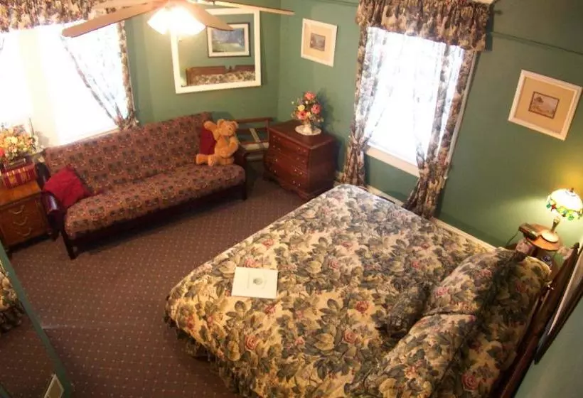 The Avon Manor Inn Bed And Breakfast & Cottages