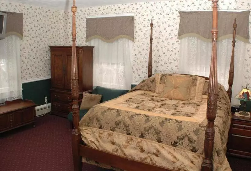 The Avon Manor Inn Bed And Breakfast & Cottages