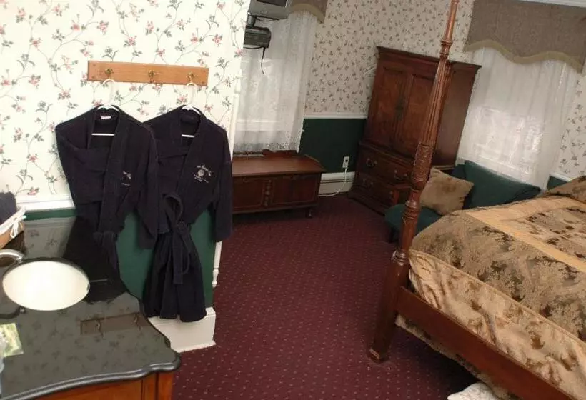 The Avon Manor Inn Bed And Breakfast & Cottages