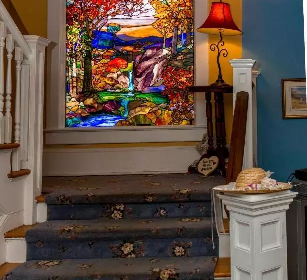 The Avon Manor Inn Bed And Breakfast & Cottages