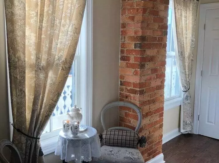 The Carriage House B&b