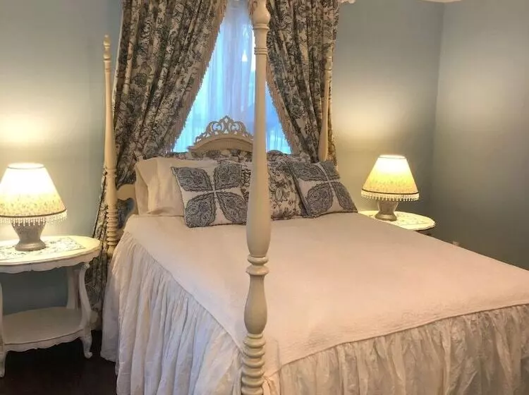 The Carriage House B&b