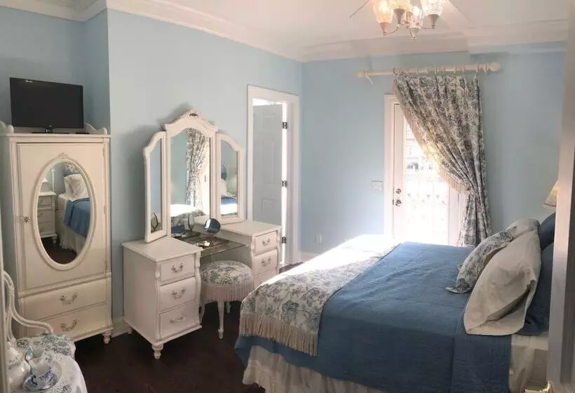 The Carriage House B&b