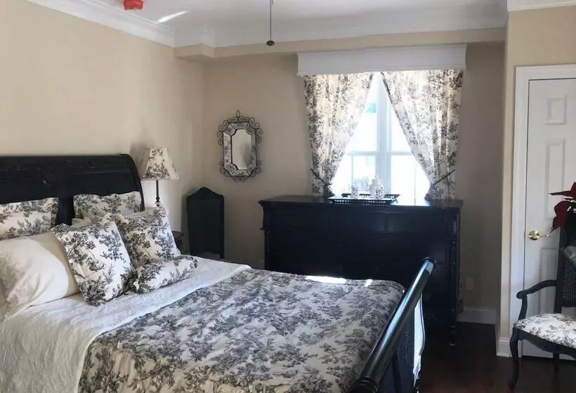 The Carriage House B&b