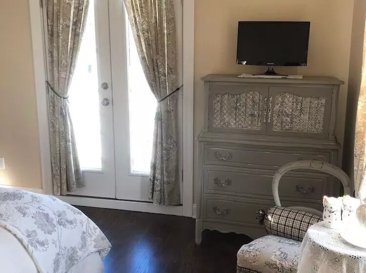 The Carriage House B&b