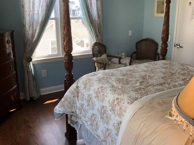 The Carriage House B&b