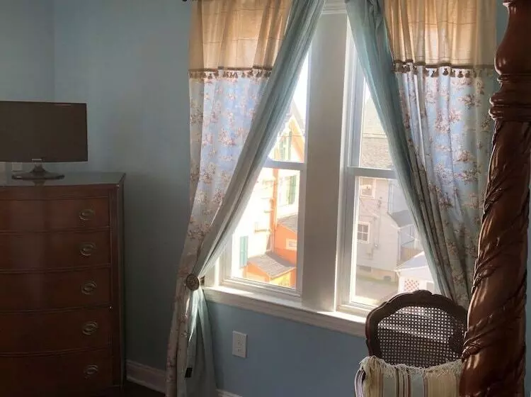 The Carriage House B&b