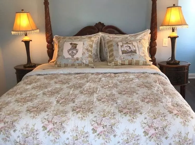 The Carriage House B&b