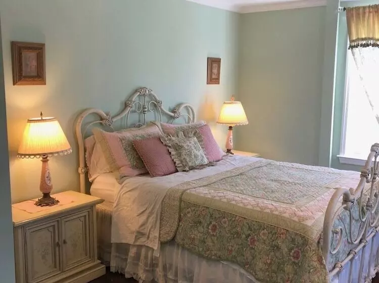 The Carriage House B&b