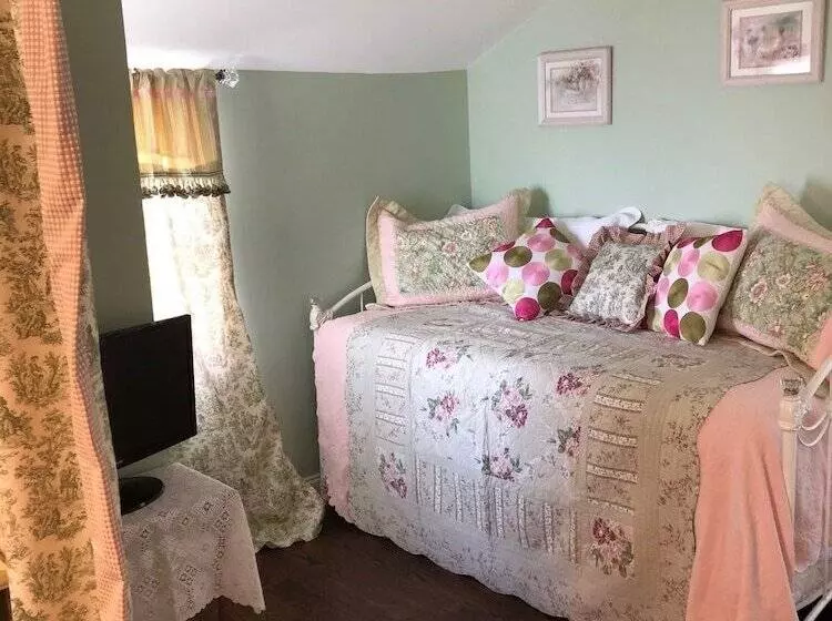 The Carriage House B&b