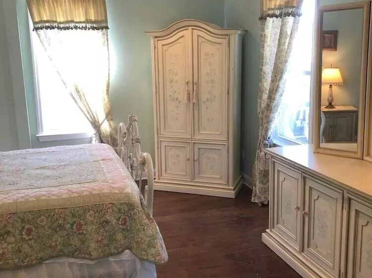 The Carriage House B&b