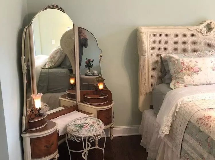 The Carriage House B&b