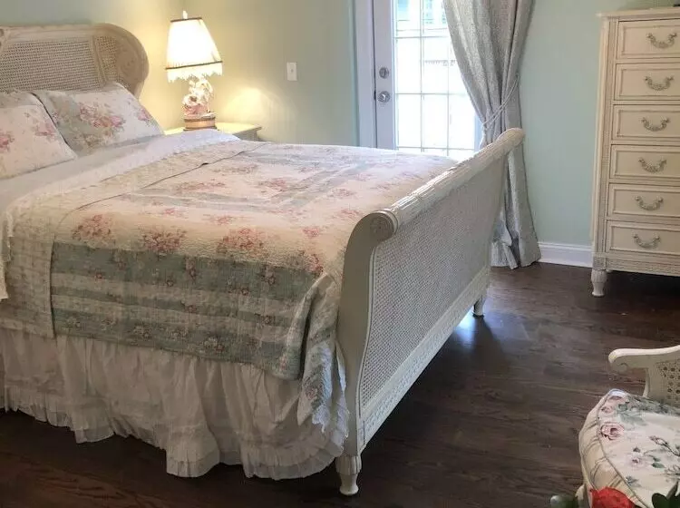 The Carriage House B&b