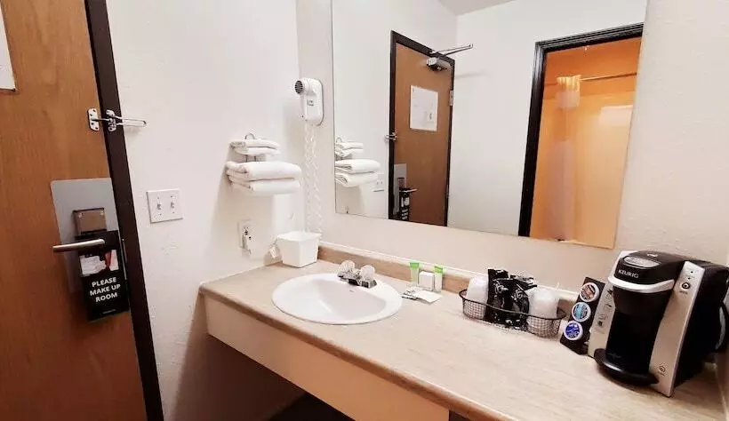 Hotelli Westlake Inn