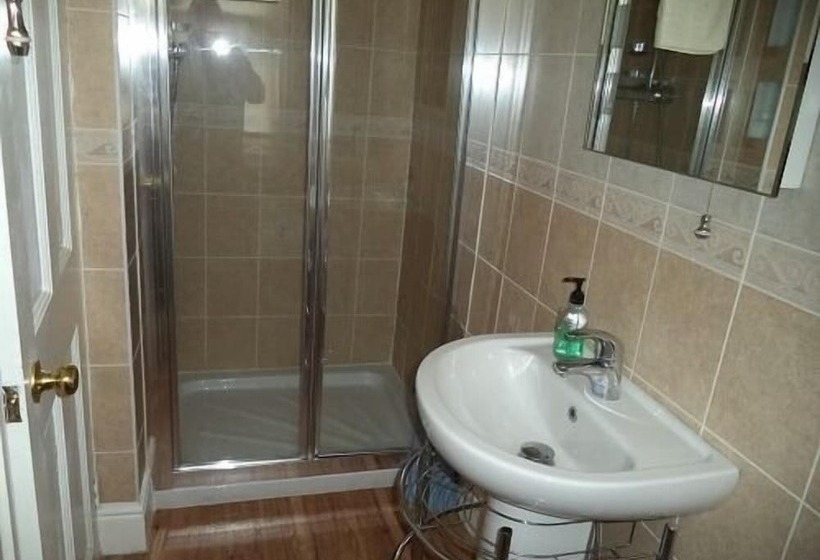 민박 Britten House