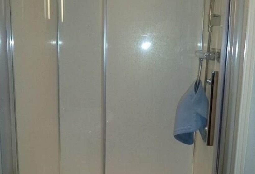 민박 Britten House