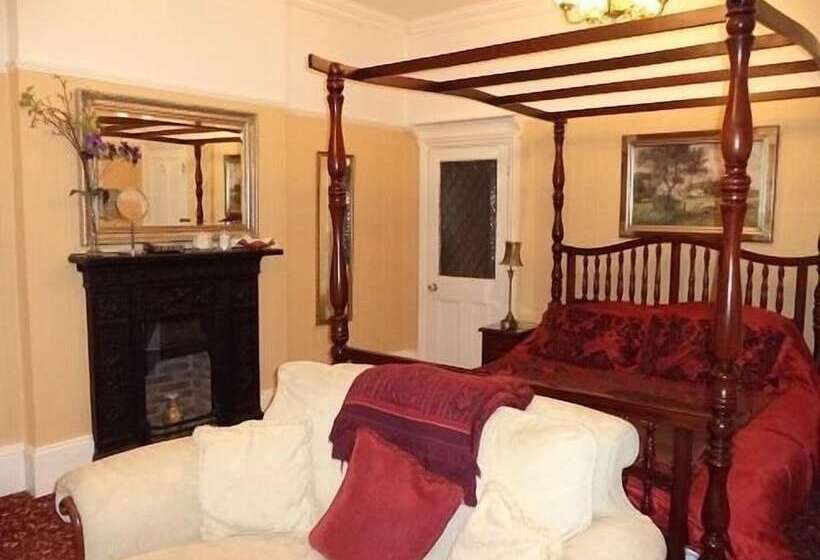 민박 Britten House