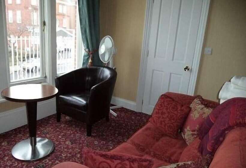 민박 Britten House