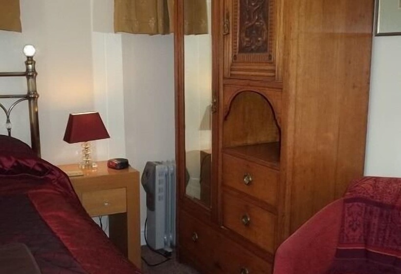 민박 Britten House