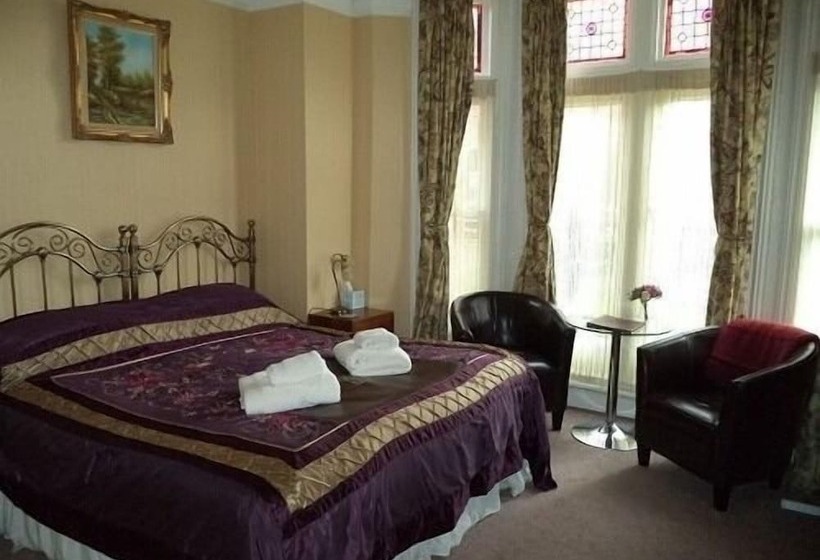 민박 Britten House