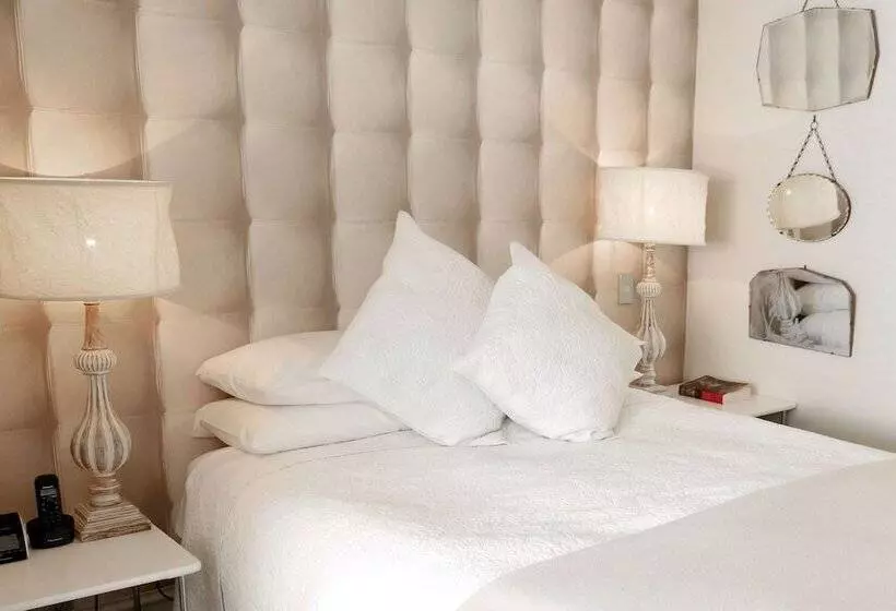 تختخواب و صبحانه Nice