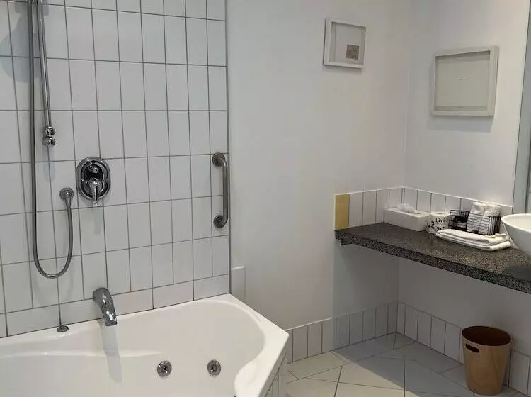 تختخواب و صبحانه Nice